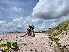 Curvy milf sneaks hairy pussy flashes on crowded public beach