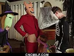 Stepmom's freeuse pranks turn into hard stepsons pounding 😈🔥