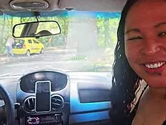 PARKED CAR PUBLIC BLOWJOB HOTWIFE DEISYYERALDINE SWALLOWS STRANGER CUM THEN FLASHES BIG TATTOO ASS ON MEDELLIN STREET!