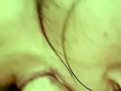 ella adora mamar paus enormes y ordeñar cada gota de leche