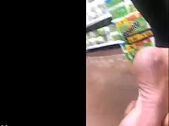 check out this public milf soles tease 😍👣