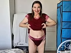 Granny spreads narrow ass and saggy tits for closeup pussy play with dildo and dirty talk