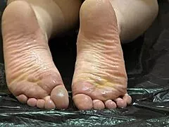 毛逼各种骚姿势尿黄金圣水淋脚