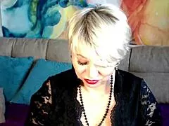 watch aimee the mature webcam slut spread her juicy gaping cunt close-up
