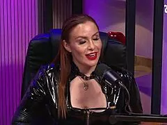 Loira peituda e ruiva dominatrix showing off big asses and boobs in wild lesbian play 😈🍑
