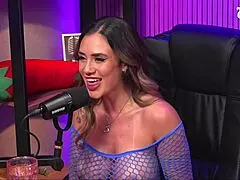 Loira peituda e ruiva dominatrix showing off big asses and boobs in wild lesbian play 😈🍑