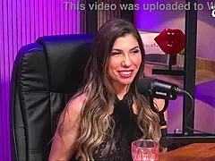 Loira peituda e ruiva dominatrix showing off big asses and boobs in wild lesbian play 😈🍑