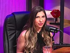 Loira peituda e ruiva dominatrix showing off big asses and boobs in wild lesbian play 😈🍑