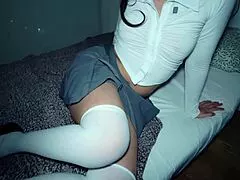 entro en la habitacion de mi cuñadita y la encuentro con su uniforme