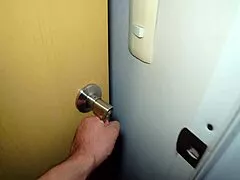 entro en la habitacion de mi cuñadita y la encuentro con su uniforme