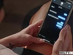 Milfy bubble butt gets stretched