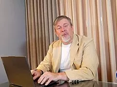 traveling tutor gives private lessons