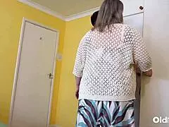 curvy mature woman in lingerie gets pounded on bed