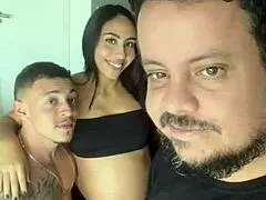 comeu a gravida gostosa na frente do marido corno