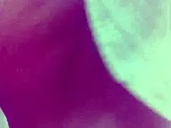 Pregnant mom shows off in shower