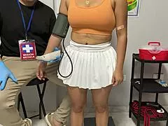 Doctor checks patient knot during hospital visit
