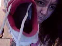 urban transgression nicoletta cleans her dirtiest sneakers in the underground bathroom