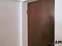 Človeče, som blázon do veľkých pŕs tej prefíkannej milfky!