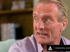 Hey, nak tengok Lexi Luna hos wild double creampie strapon threesome dengan selir suami dia?