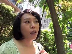 เมื่อฉันให้เธอไหว้บรา เธอยิ้มด้วยความคิดถึง