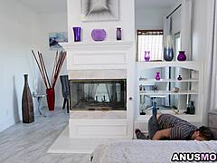 hé, Robby alig várja, hogy lássa Jessica Ryant abban a nyuszis öltözetben privát anál show-ra!