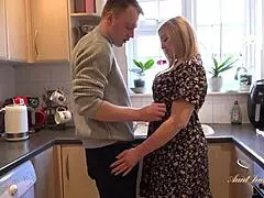 MILF BBW Charlie Rae fode sobrinho preguiçoso com força