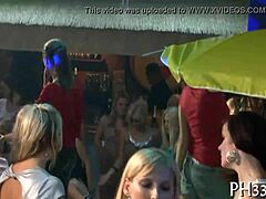 Jebem mokru pičku svoje zrele devojke jako i svršavam unutra.