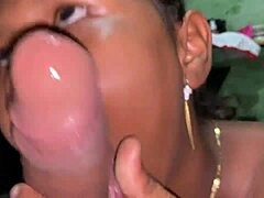 Eboni milfe masaža postane divja in vroča